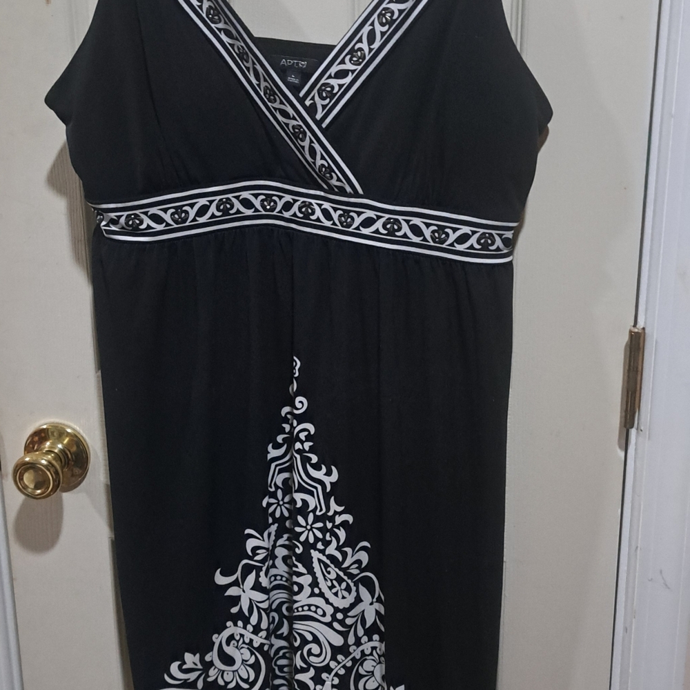 Apt. 9 Black and White Patterned Top